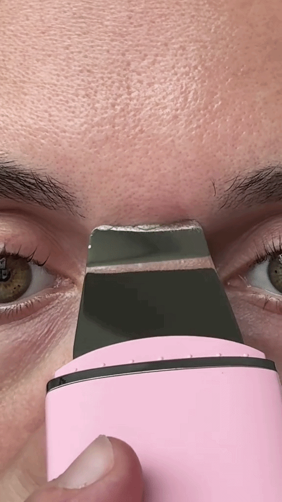 Close-up SONA cleansing demonstration