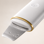 Close-up of water movement across the SONA ultrasonic stainless steel blade